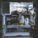 Ein gefüllter Kühlschrank mit verschiedensten Lebensmitteln