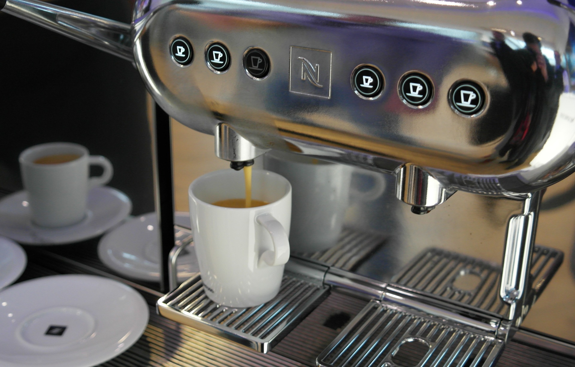 Кофе кофемашины кофеварки. Эспрессо машина. Кофе для кофемашины. Кофемашина профессиональная. Автоматические кофемашины.